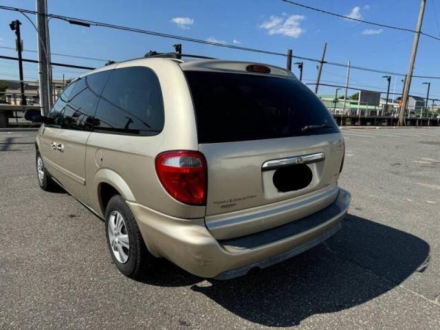 CHRYSLER TOWN & COU 2005 gold extended gas 2C8GP44R15R541631 photo #4