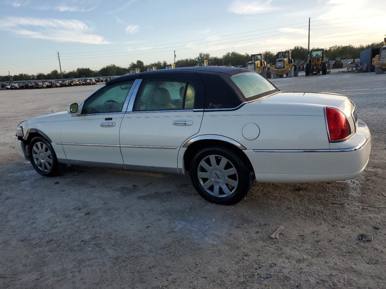 Lot #3045938264 2007 LINCOLN TOWN CAR D