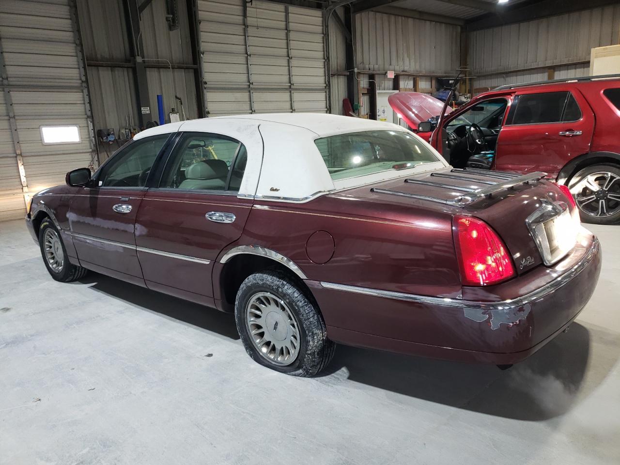 Lot #3026013962 2001 LINCOLN TOWN CAR C