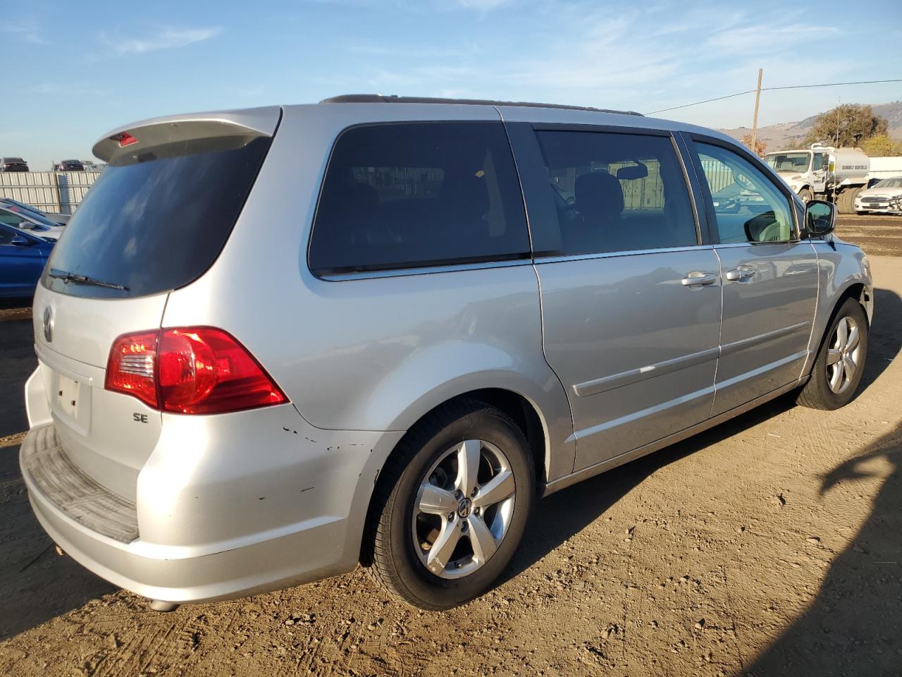 Lot #3032990002 2011 VOLKSWAGEN ROUTAN SE