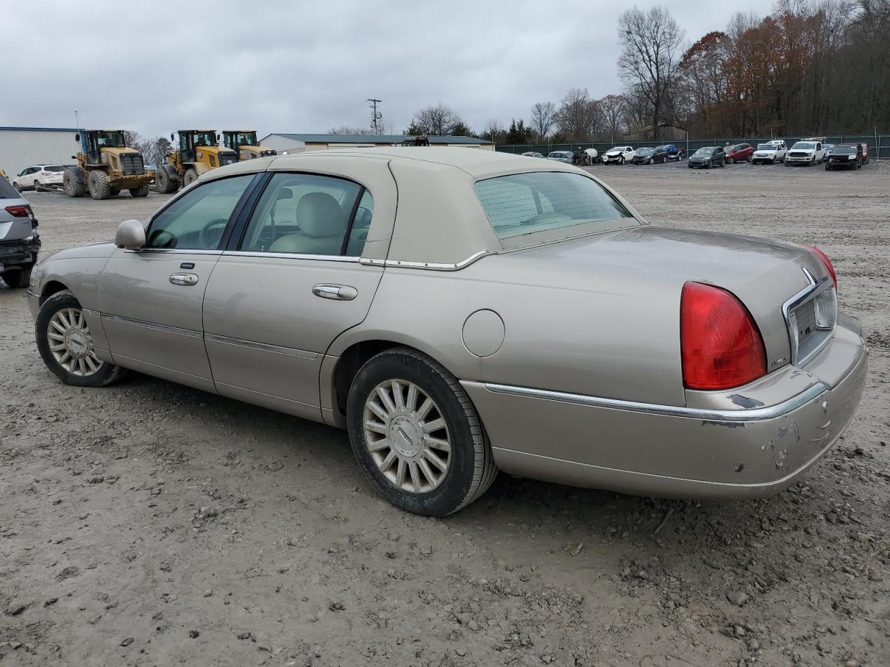 Lot #3049574636 2003 LINCOLN TOWN CAR S