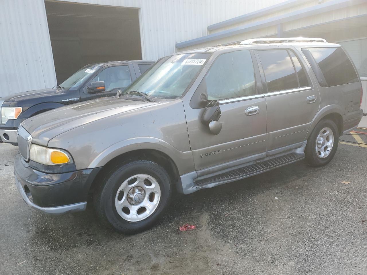 Lot #3030699113 2002 LINCOLN NAVIGATOR