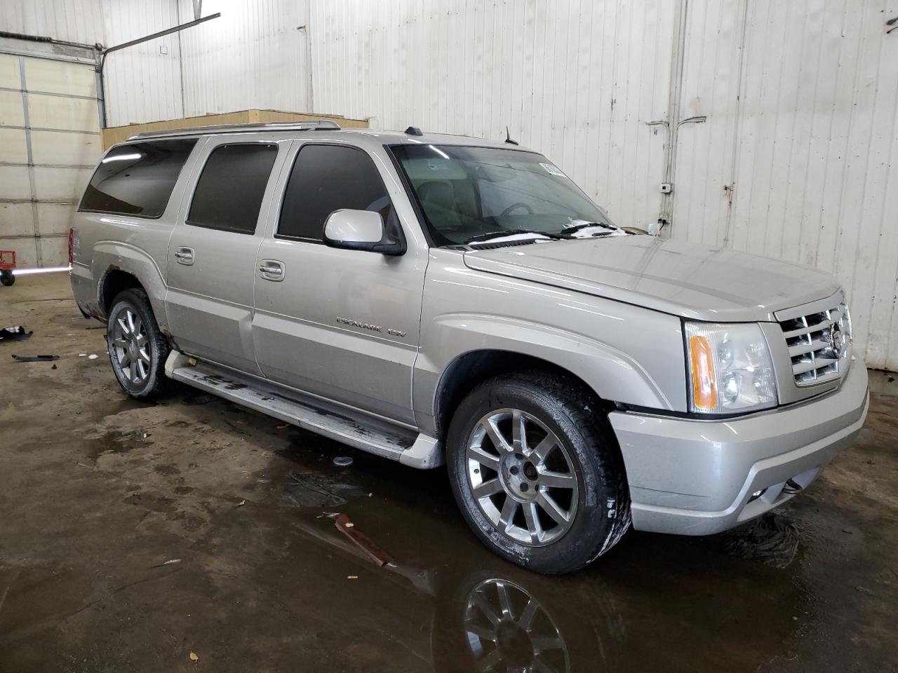 Lot #3033070009 2004 CADILLAC ESCALADE E