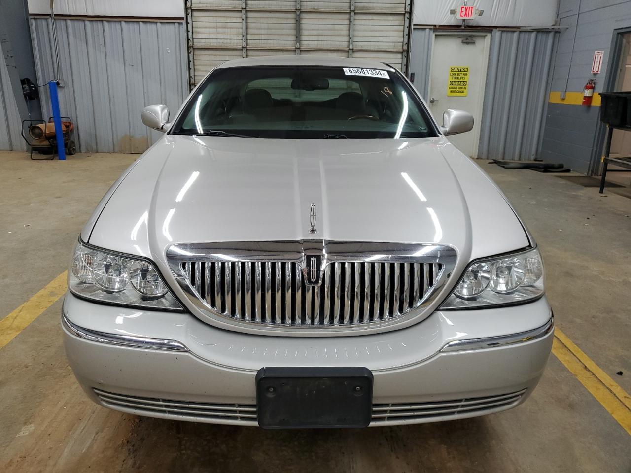 Lot #3044519804 2008 LINCOLN TOWN CAR S