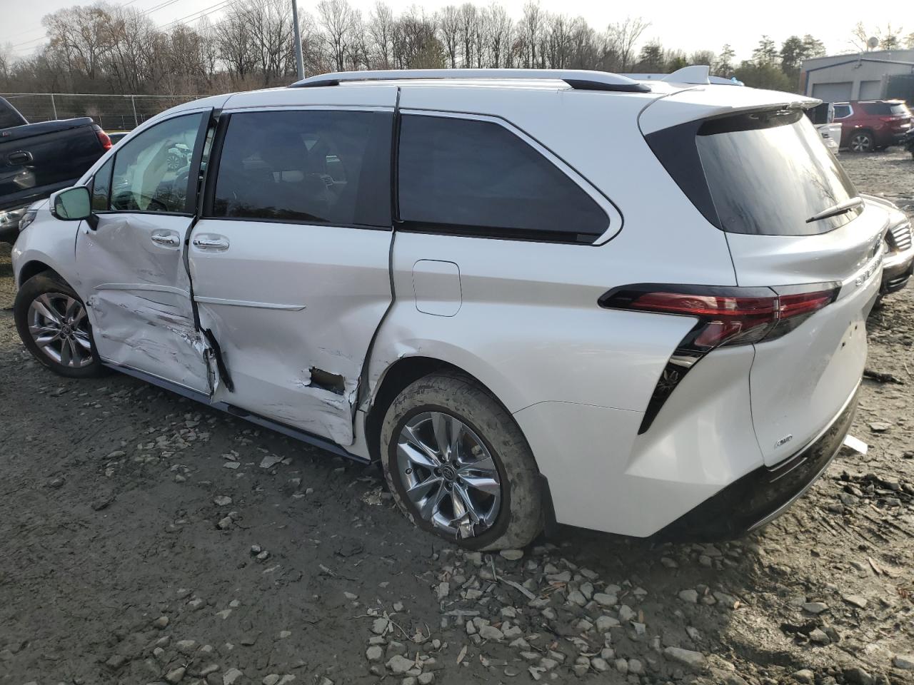 Lot #3029578105 2023 TOYOTA SIENNA LIM