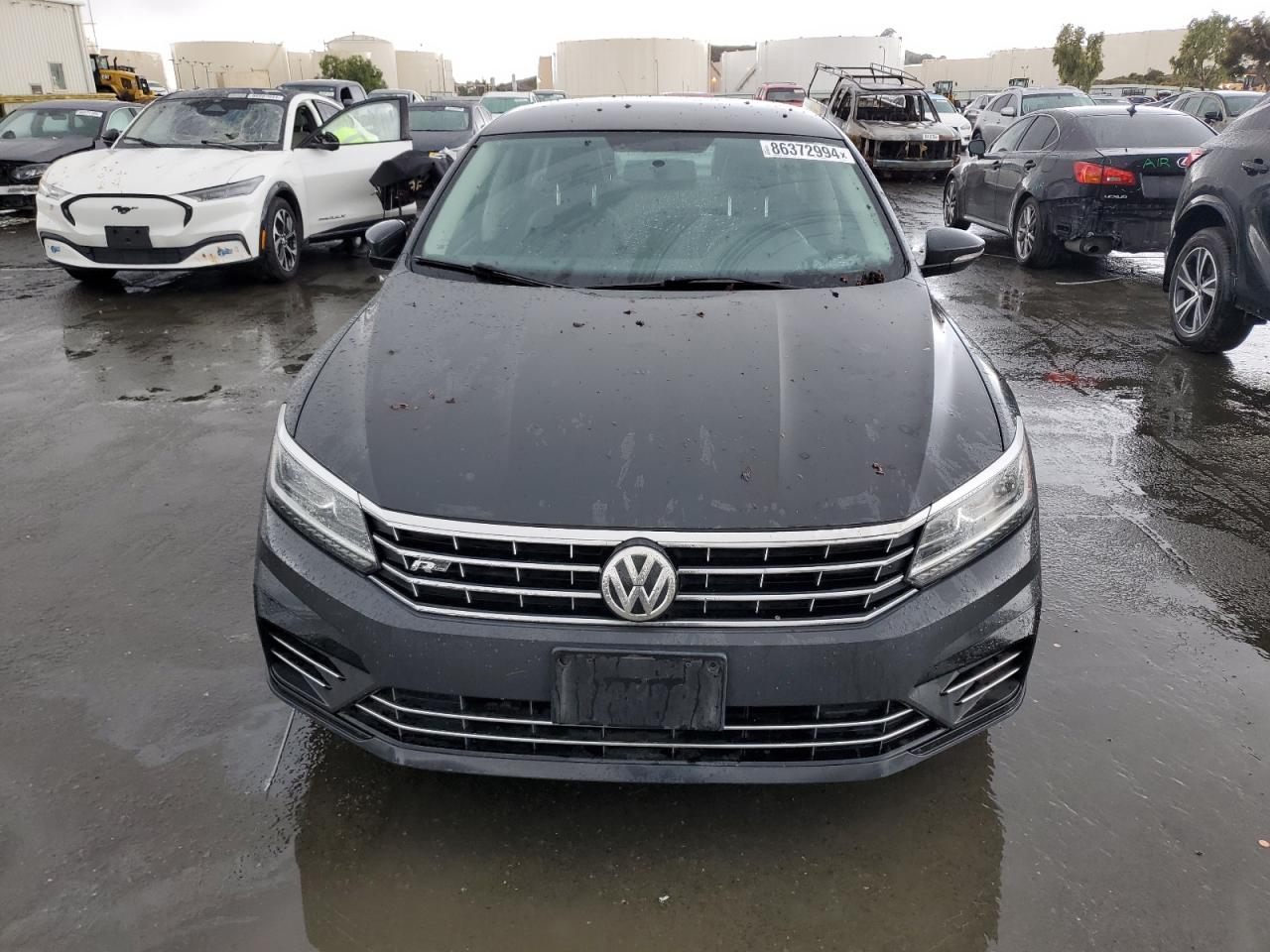 Lot #3036994744 2017 VOLKSWAGEN PASSAT R-L