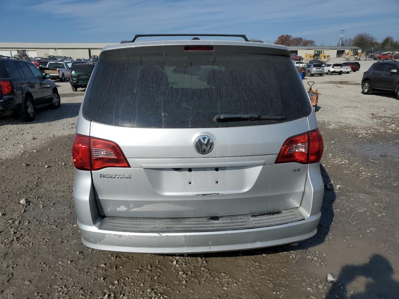 Lot #3024667723 2011 VOLKSWAGEN ROUTAN SE