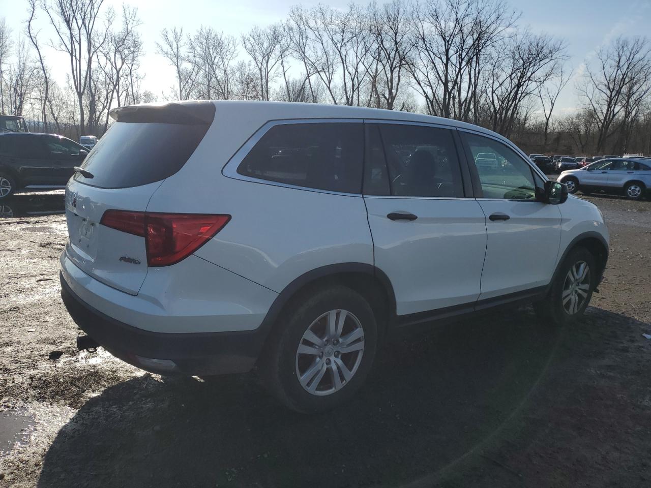 Lot #3033011018 2017 HONDA PILOT LX