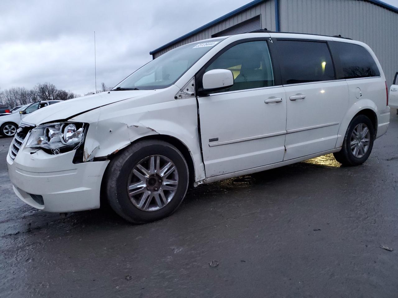  Salvage Chrysler Minivan