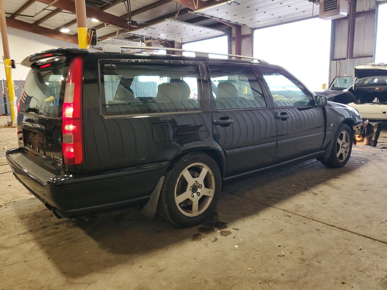 Lot #3029573124 2000 VOLVO V70 R