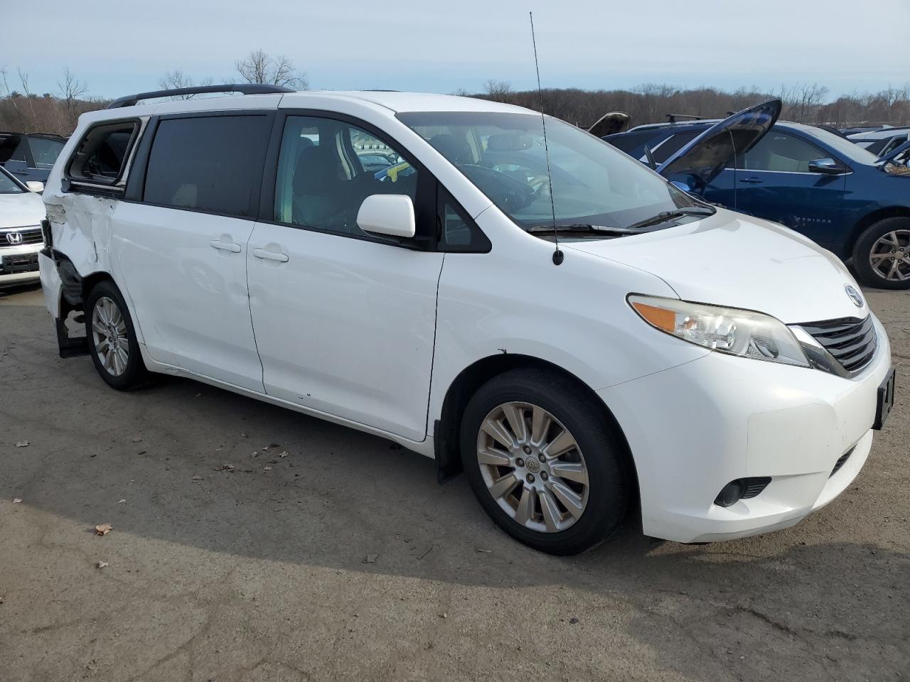 Lot #3034280107 2013 TOYOTA SIENNA LE