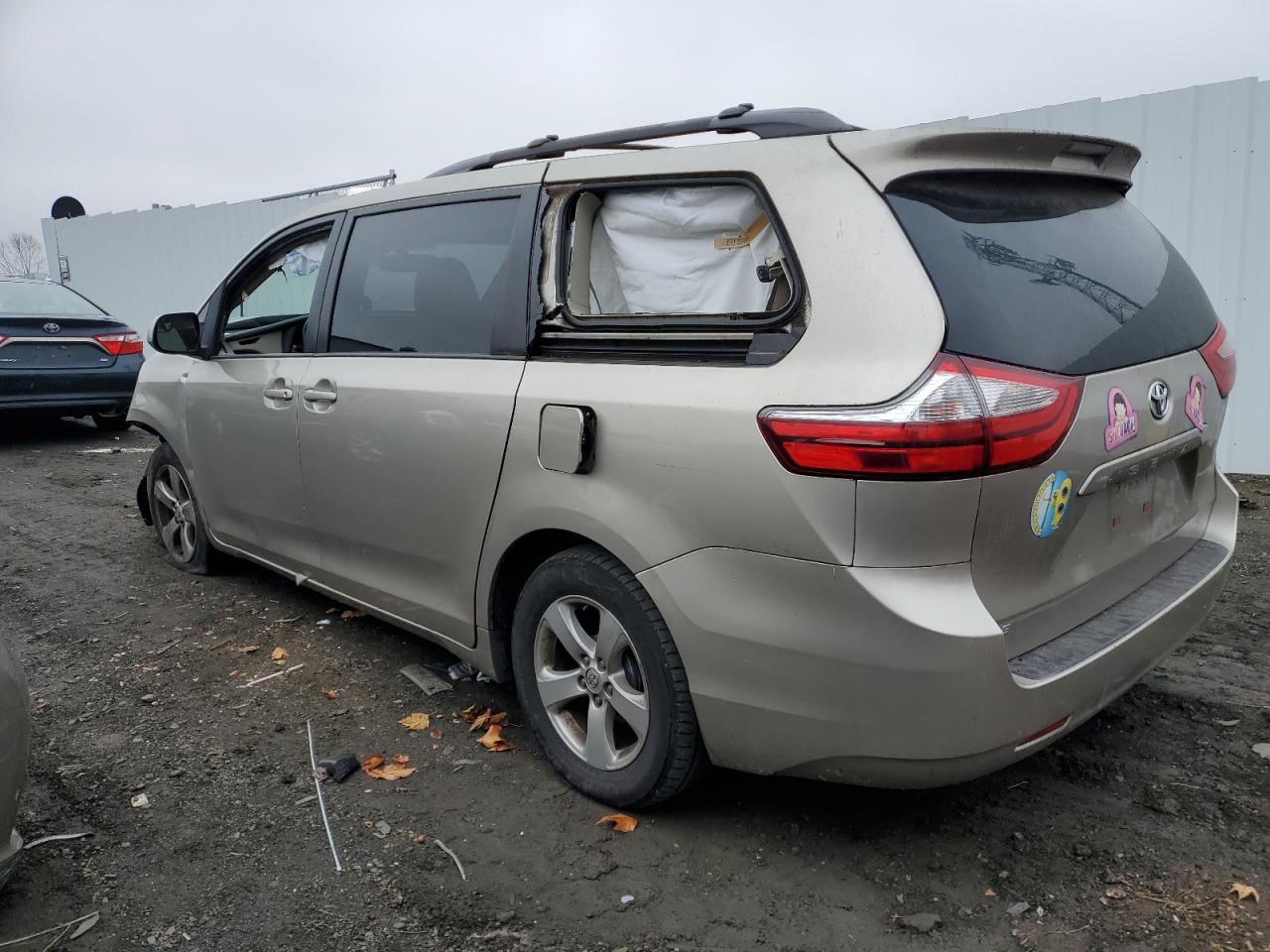 Lot #3024681574 2017 TOYOTA SIENNA LE