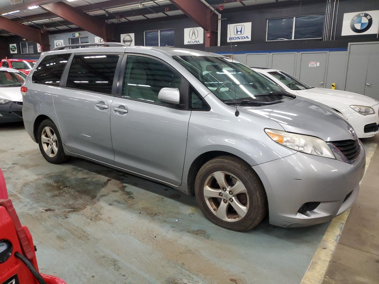 Lot #3024515369 2013 TOYOTA SIENNA LE