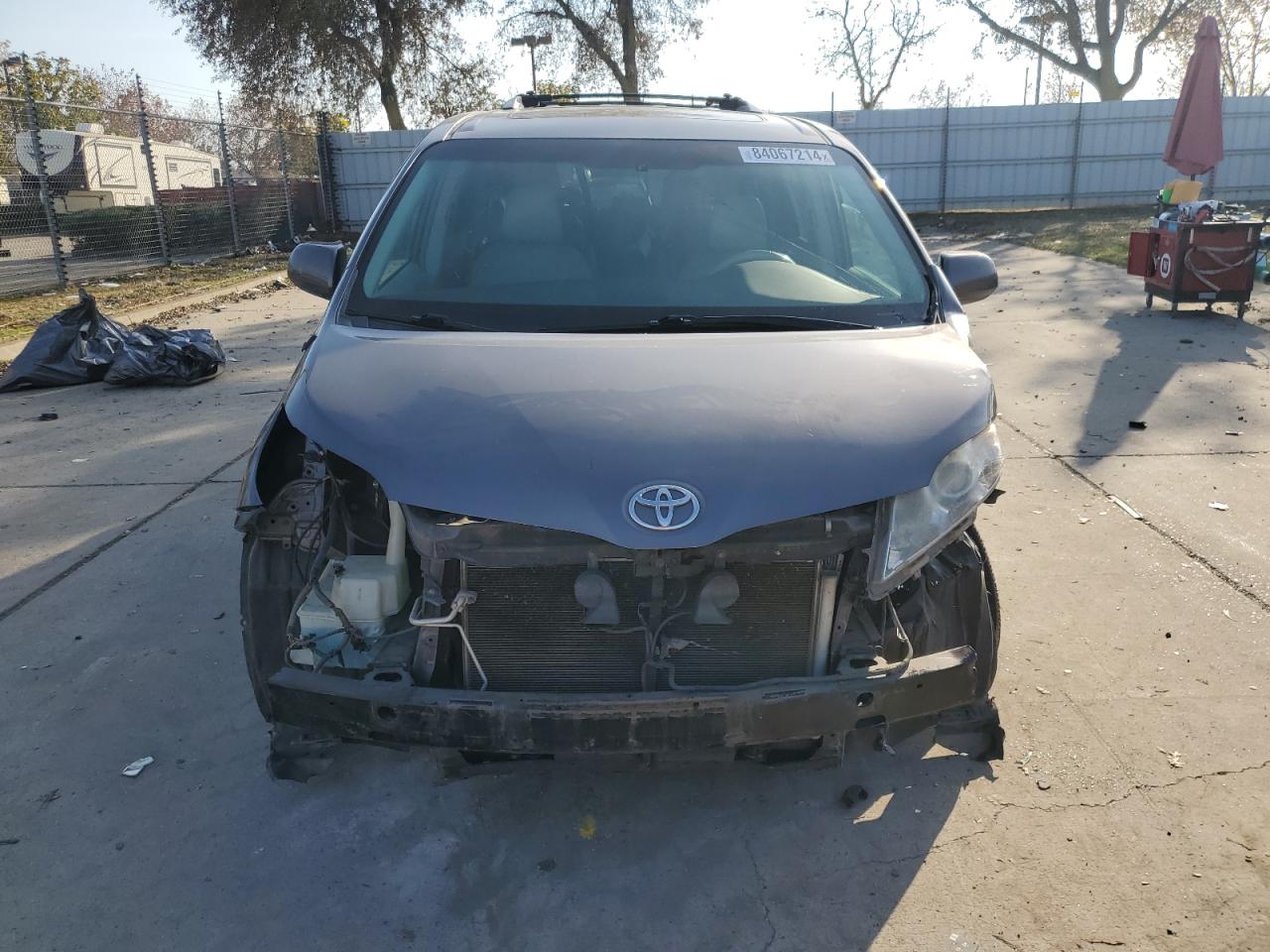 Lot #3033001018 2014 TOYOTA SIENNA XLE