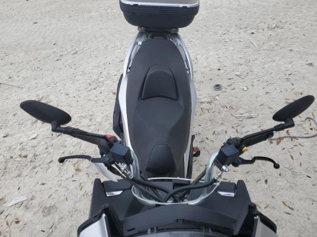 2022 SUZUKI AN400 A JS1DU11J3N7100217