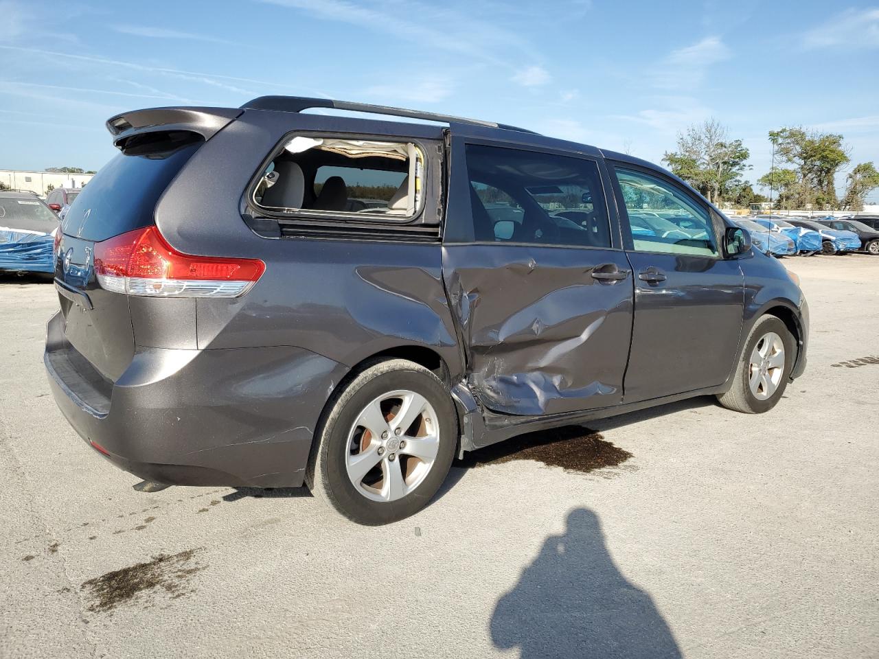 Lot #3030665119 2013 TOYOTA SIENNA LE