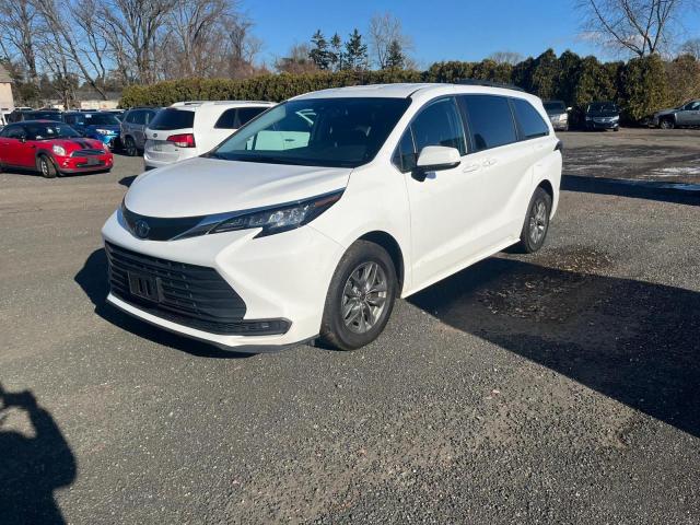 TOYOTA SIENNA LE 2022 white  hybrid engine 5TDKSKFC5NS043723 photo #1