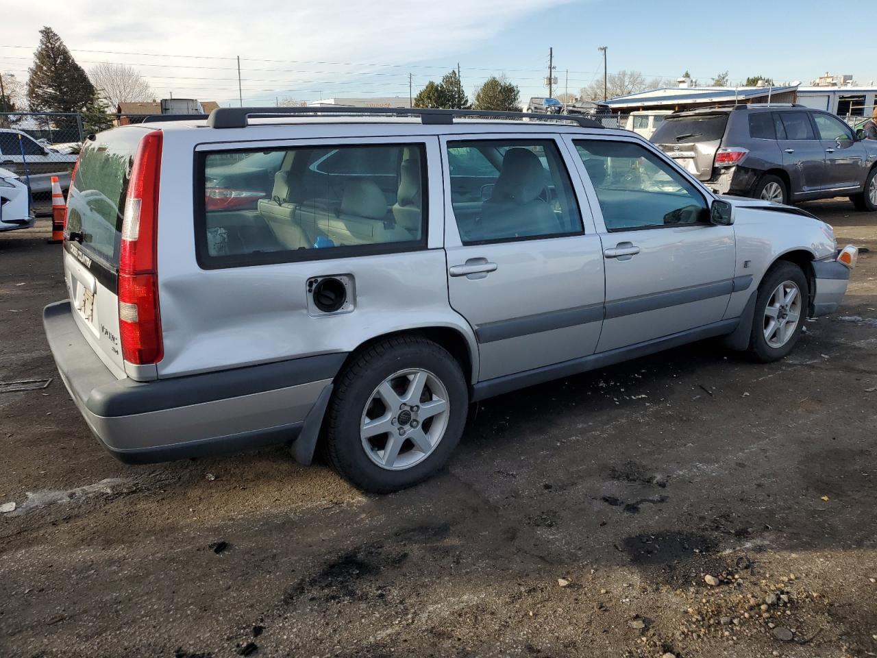 Lot #3026236279 1999 VOLVO V70 XC