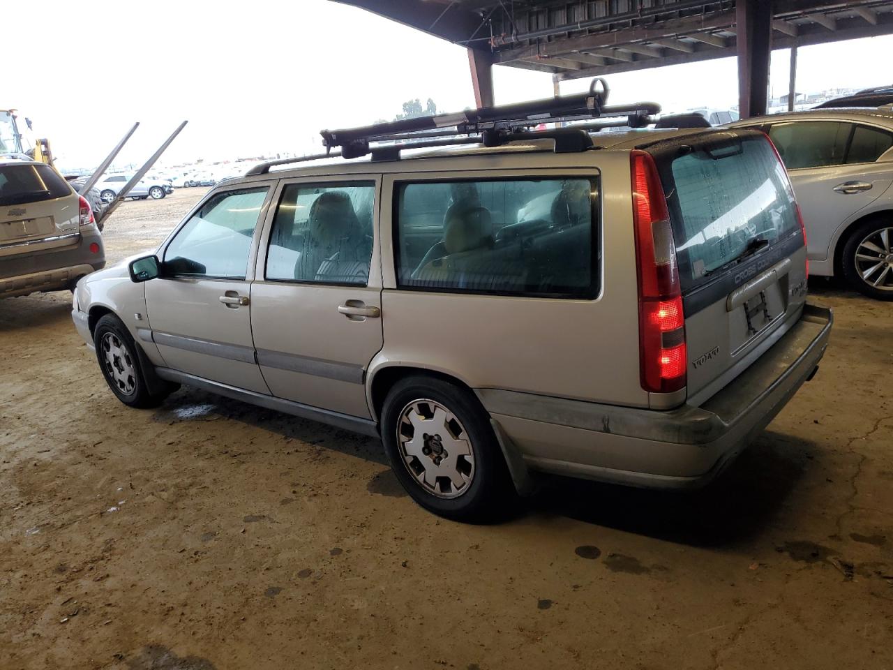 Lot #3055226980 2000 VOLVO V70 XC