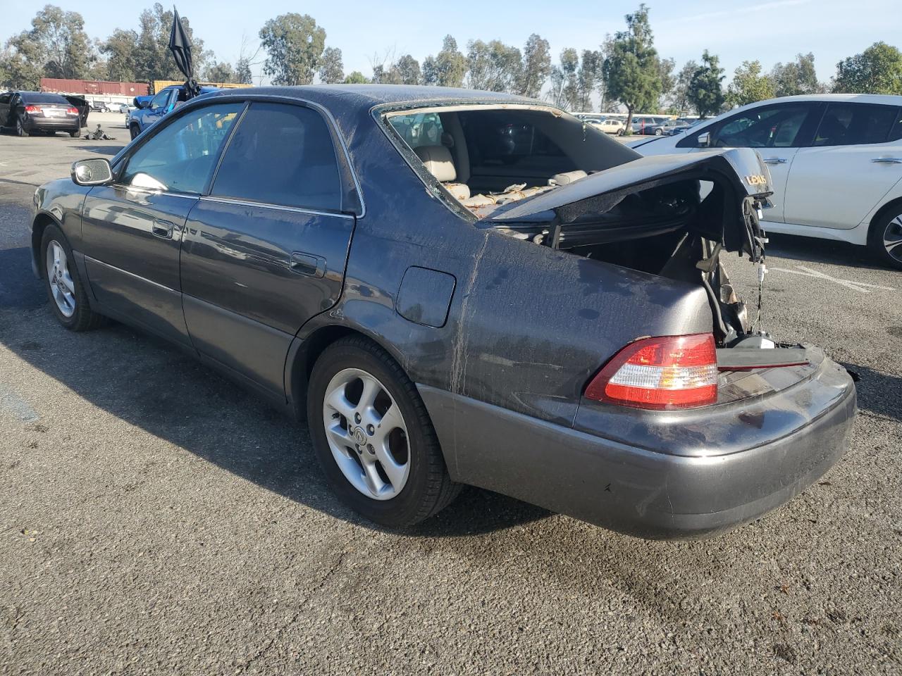 Lot #3044673231 2000 LEXUS ES 300