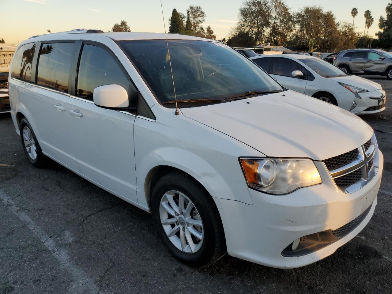 Lot #3030427514 2018 DODGE GRAND CARA