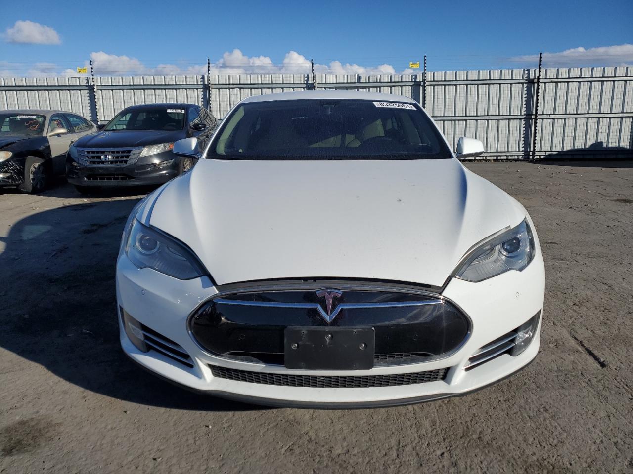 Lot #3026090105 2013 TESLA MODEL S