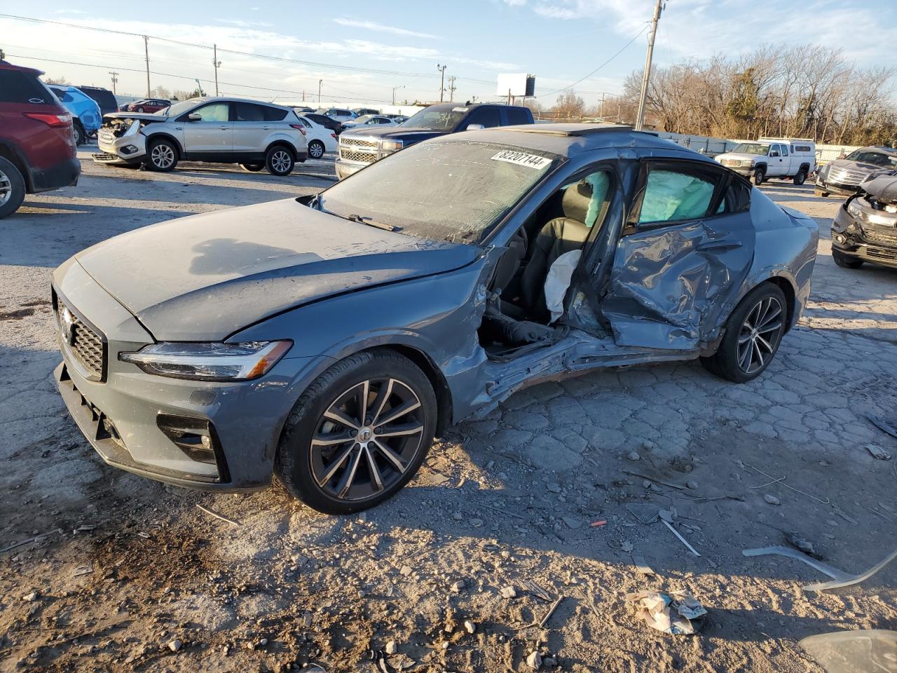 VOLVO S60 B5 MOMENTUM