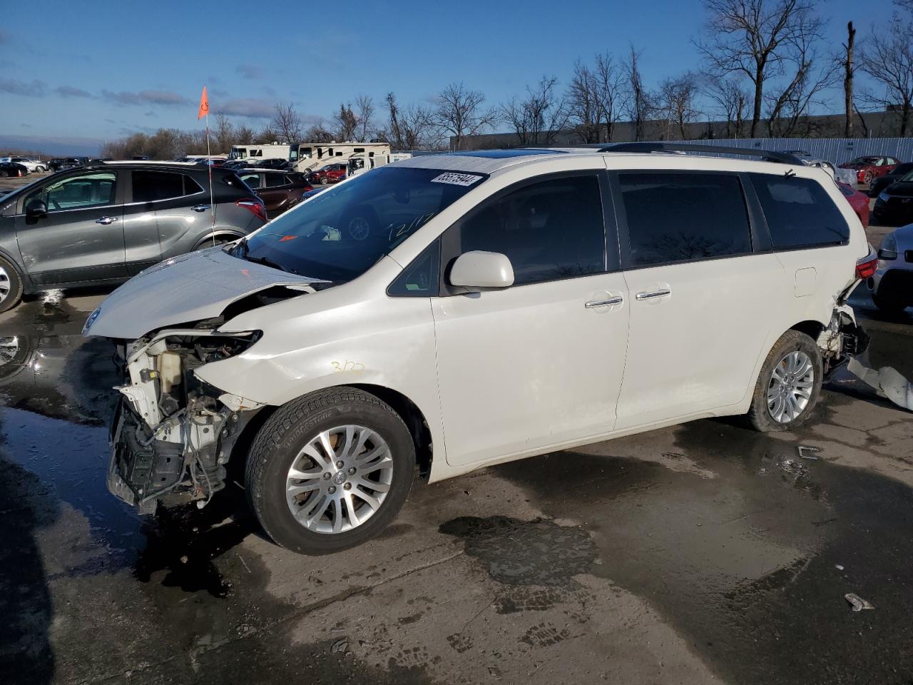  Salvage Toyota Sienna