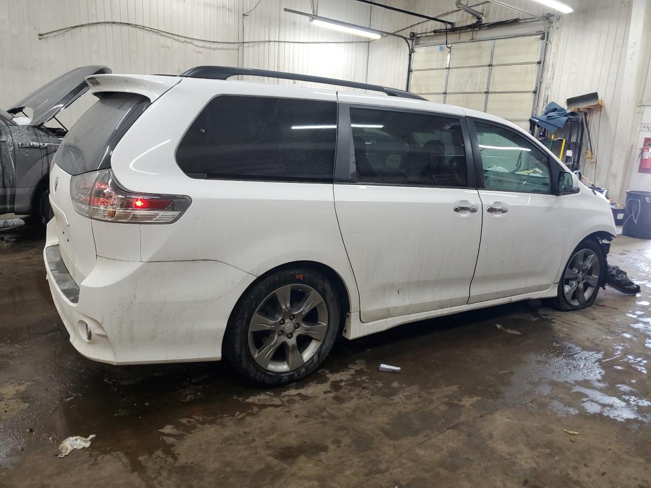 Lot #3051365644 2014 TOYOTA SIENNA SPO