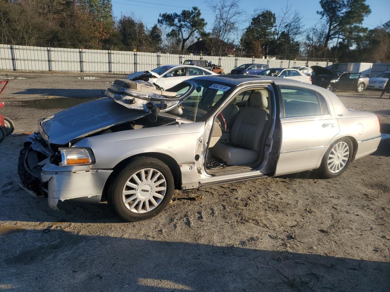 Lot #3059046278 2005 LINCOLN TOWN CAR S