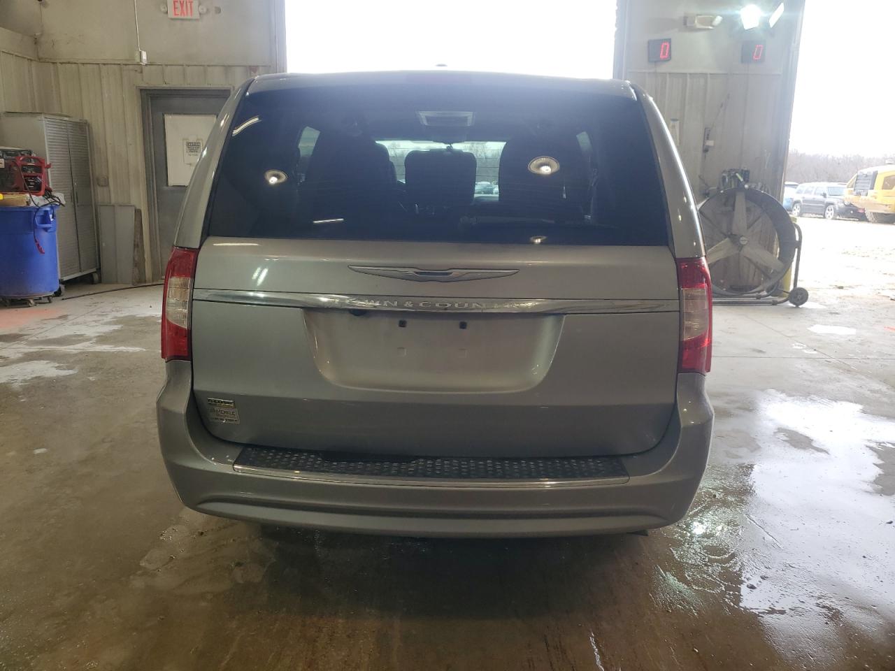 Lot #3040803753 2016 CHRYSLER TOWN & COU