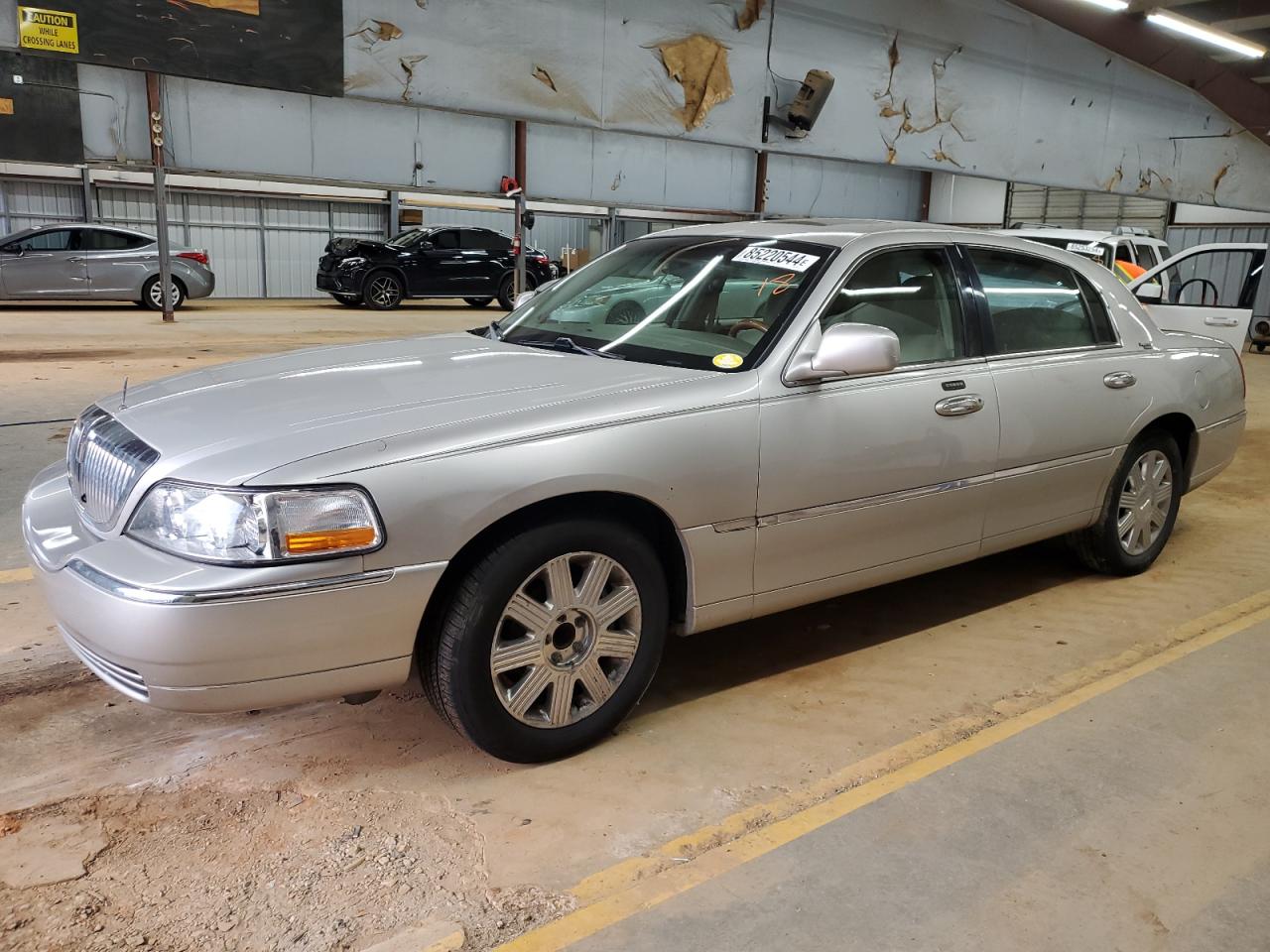 Lot #3030547470 2005 LINCOLN TOWN CAR S