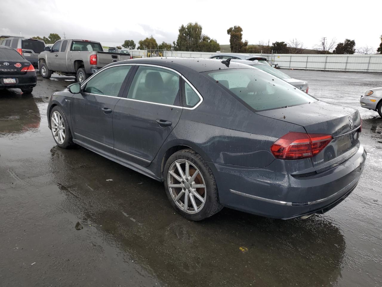 Lot #3036994744 2017 VOLKSWAGEN PASSAT R-L