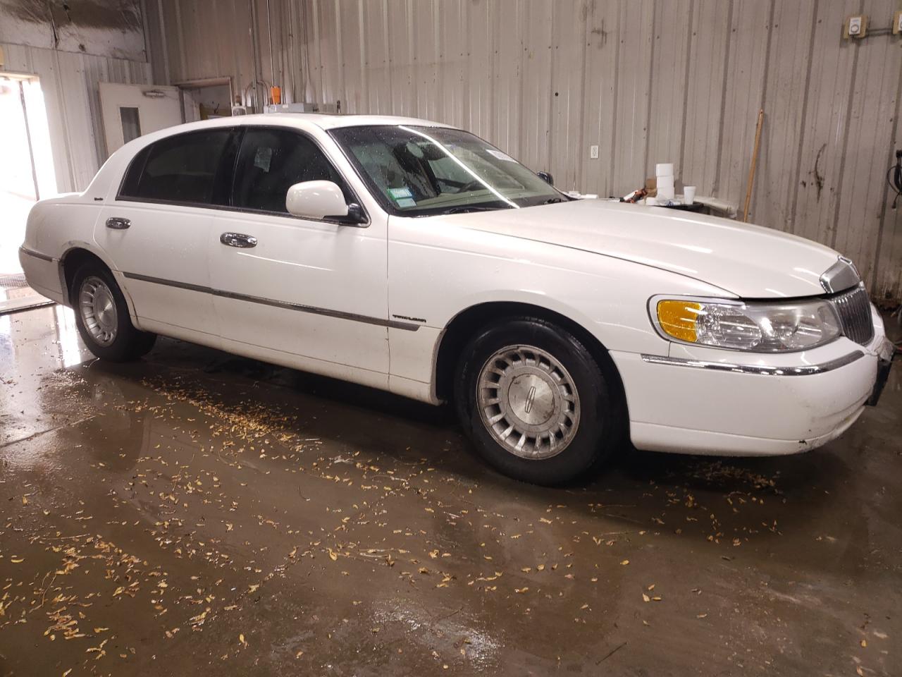 Lot #3045801627 2002 LINCOLN TOWN CAR S