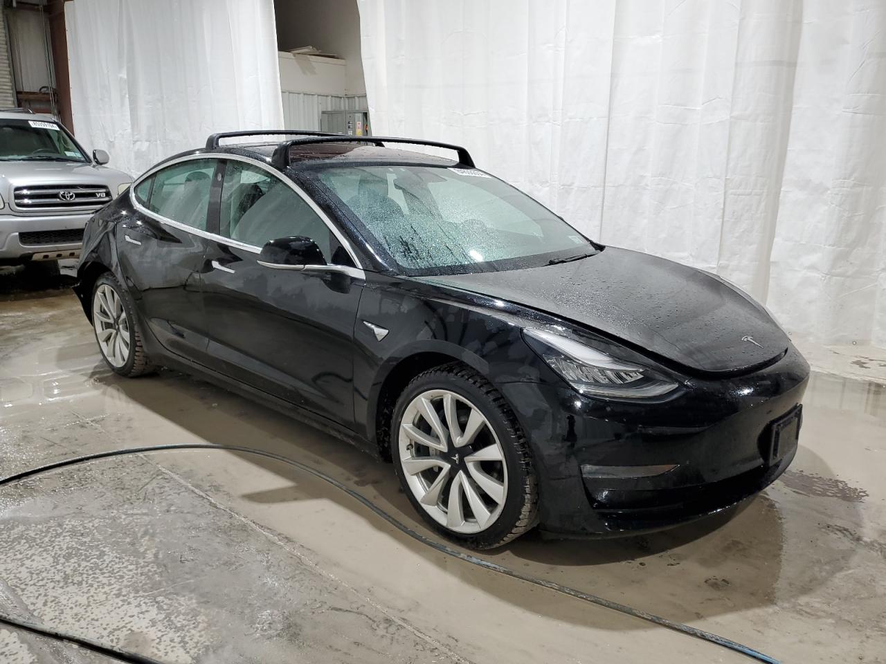 Lot #3029359715 2018 TESLA MODEL 3