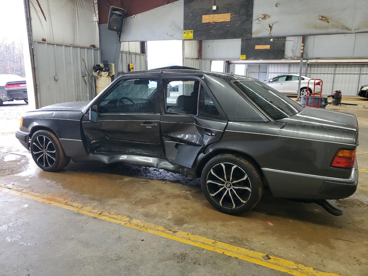 Lot #3033376841 1993 MERCEDES-BENZ 300 E 2.8