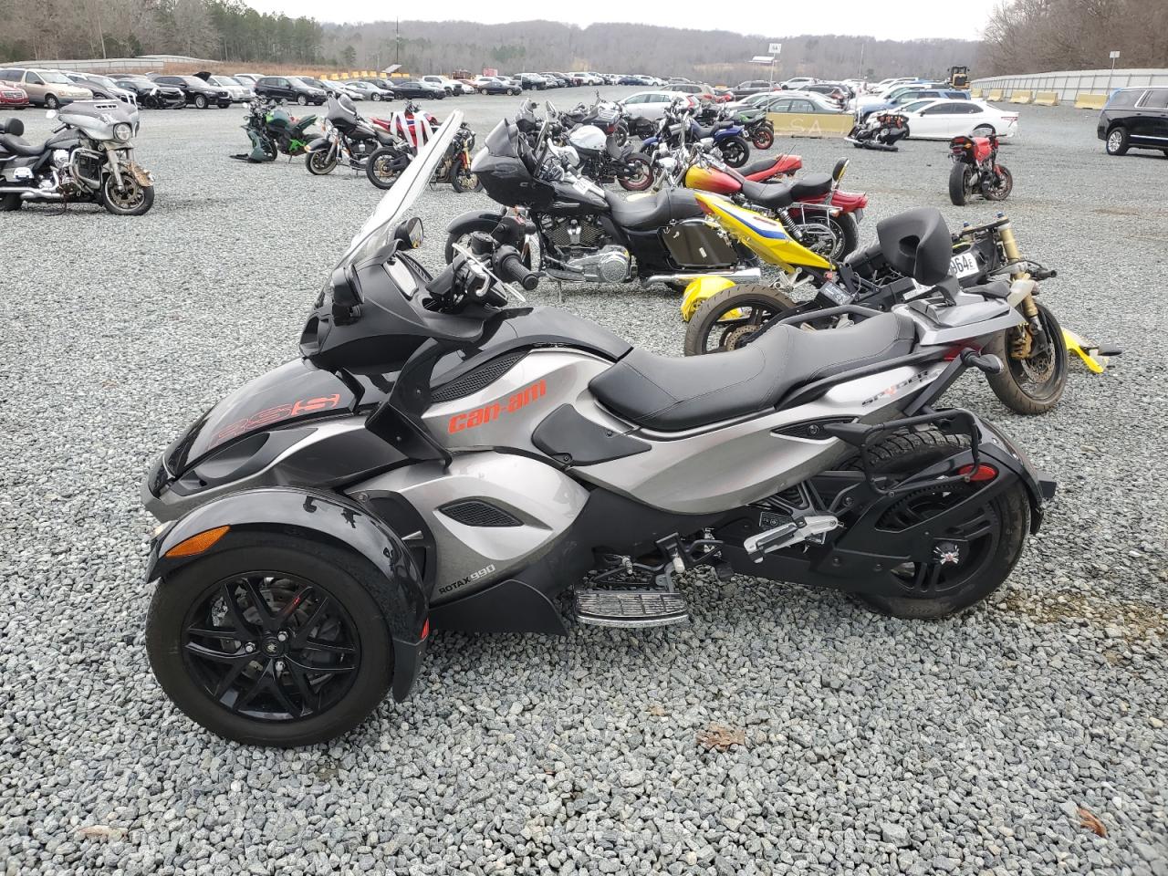 Lot #3050447279 2011 CAN-AM SPYDER ROA