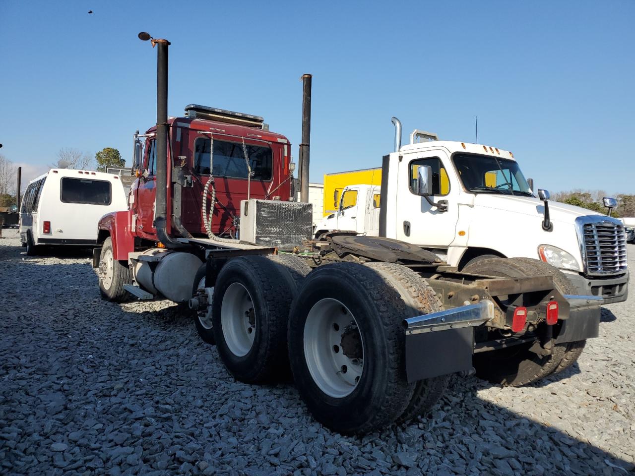 Lot #3044632234 1998 MACK 600 CH600