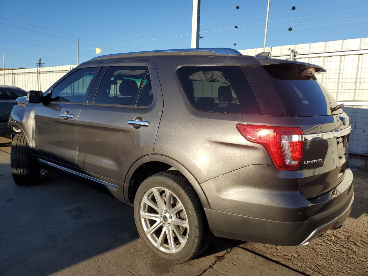  Salvage Ford Explorer