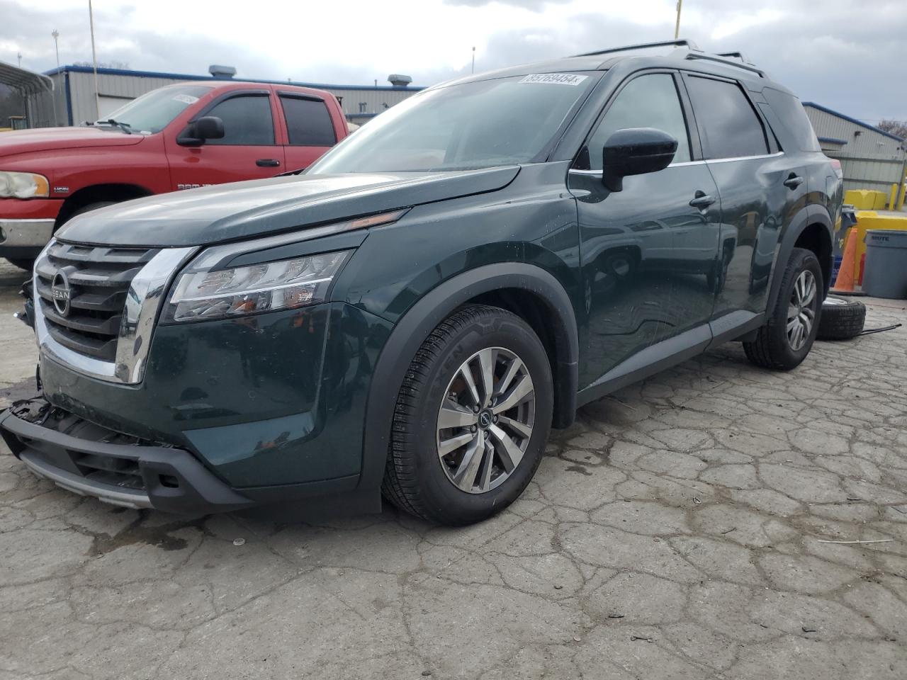  Salvage Nissan Pathfinder