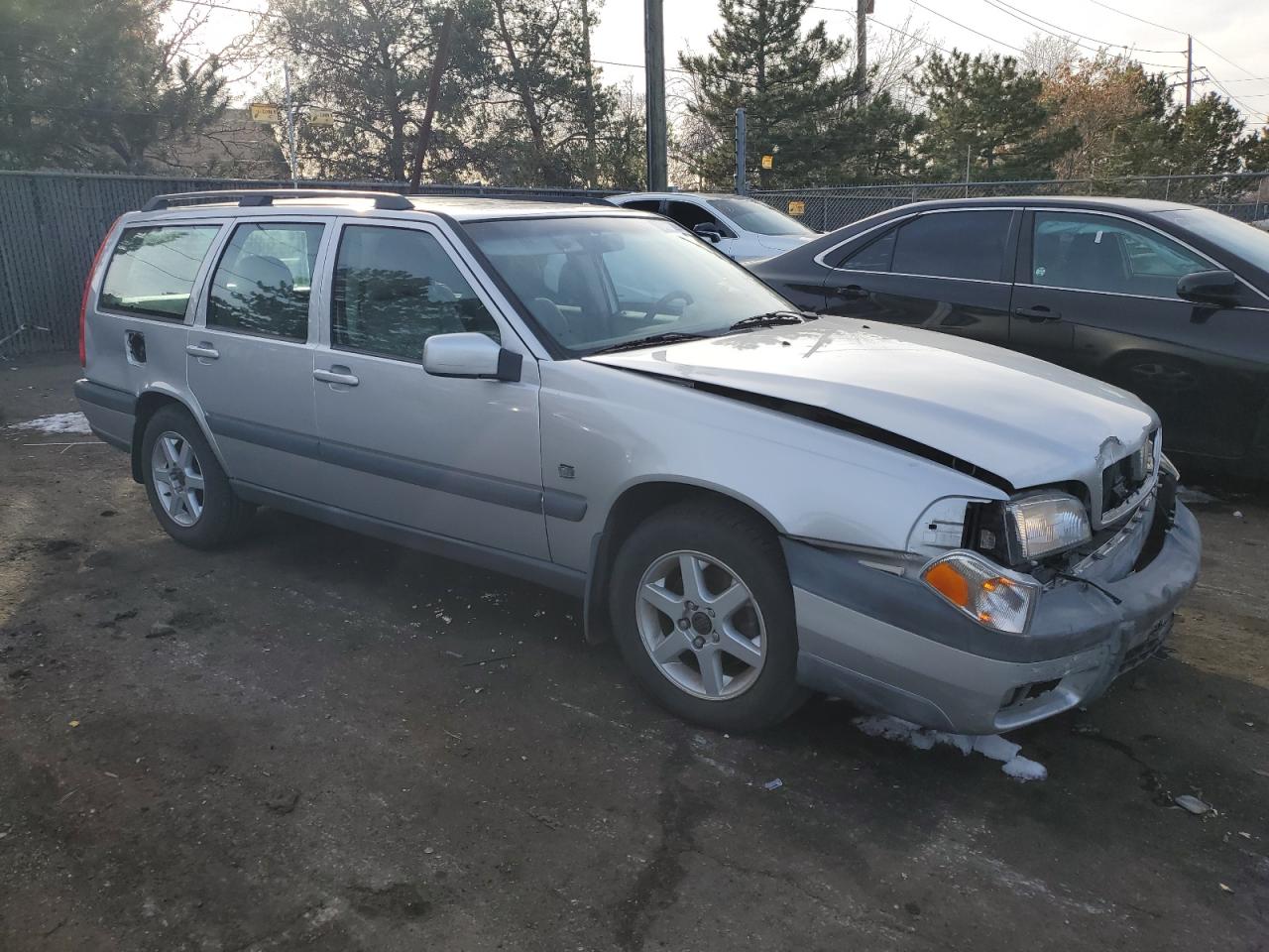 Lot #3026236279 1999 VOLVO V70 XC