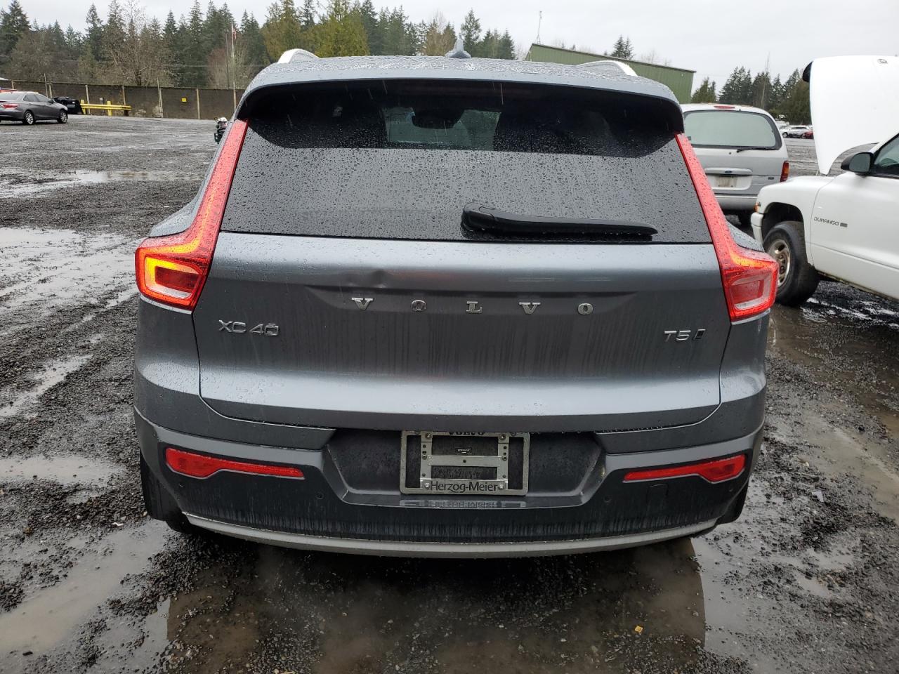 Lot #3033485135 2019 VOLVO XC40 T5 MO