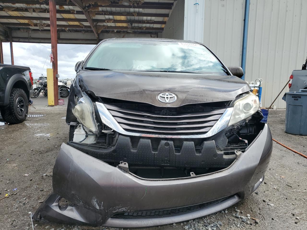 Lot #3028078531 2016 TOYOTA SIENNA LE