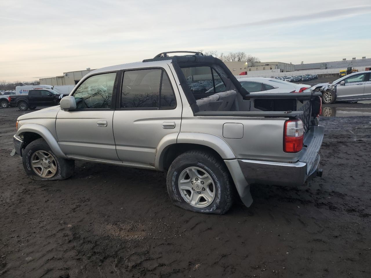 Lot #3033011017 2002 TOYOTA 4RUNNER SR