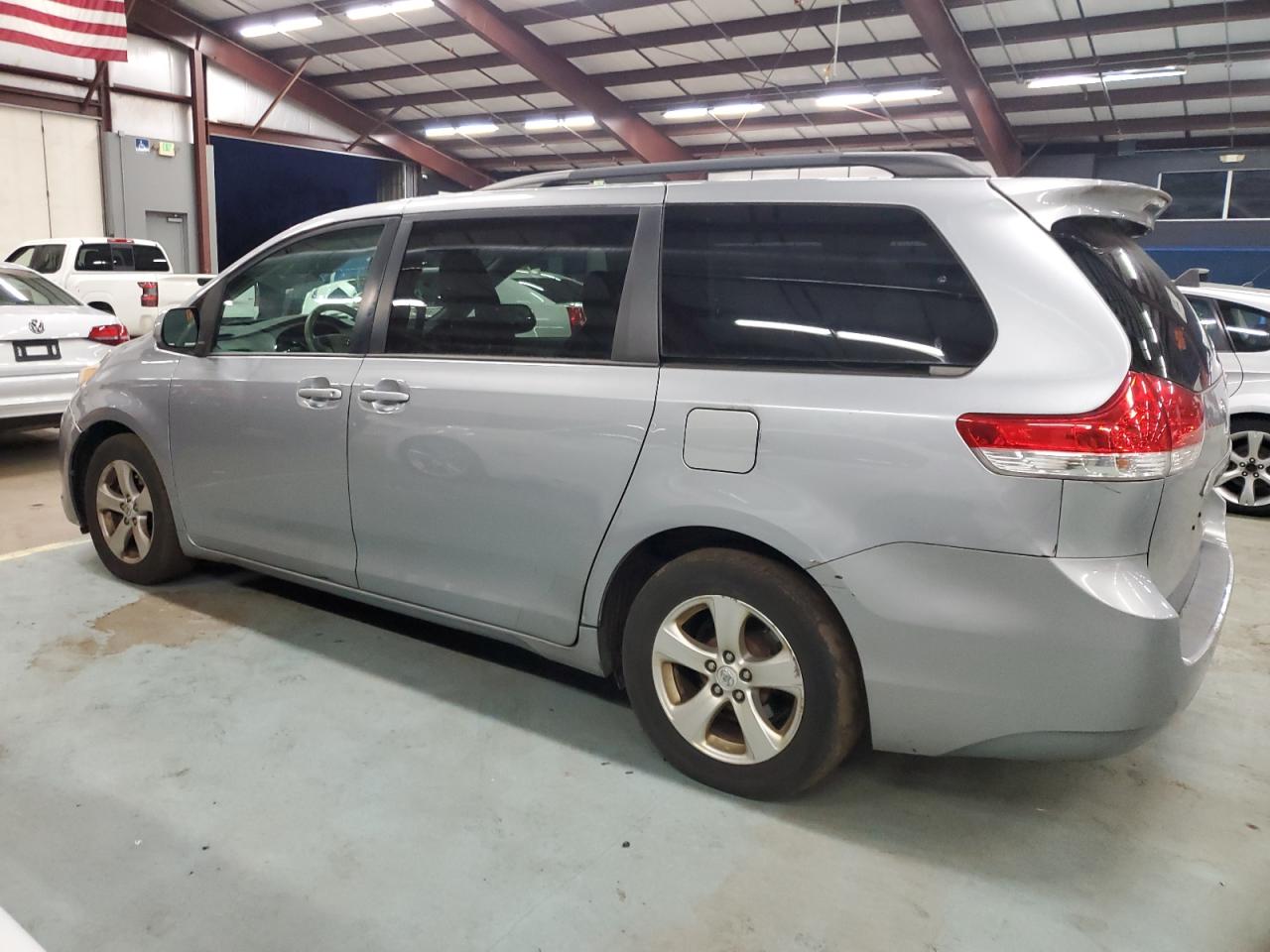 Lot #3024515369 2013 TOYOTA SIENNA LE