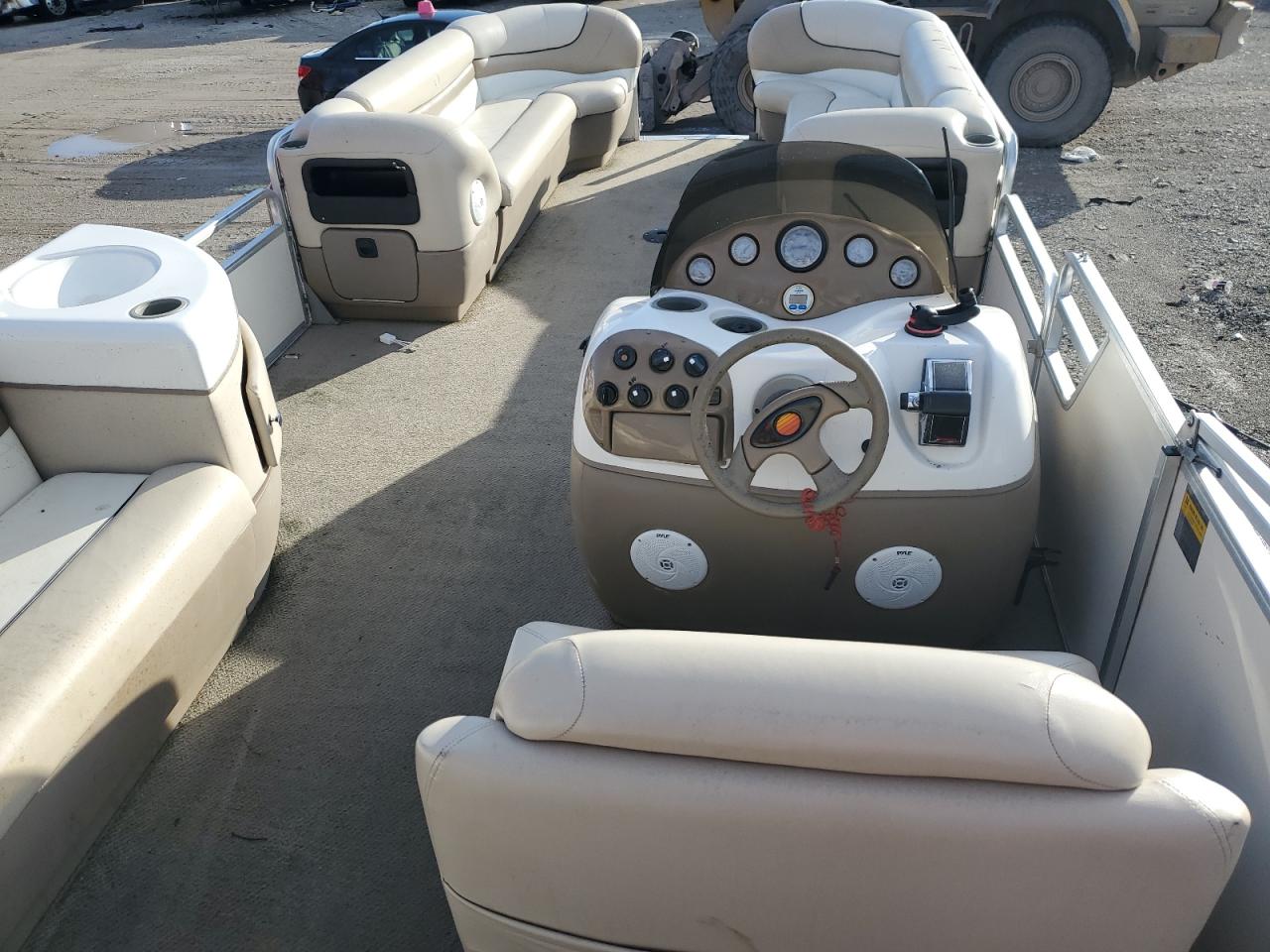 Lot #3029351693 2001 SUNT BOAT W/TRL