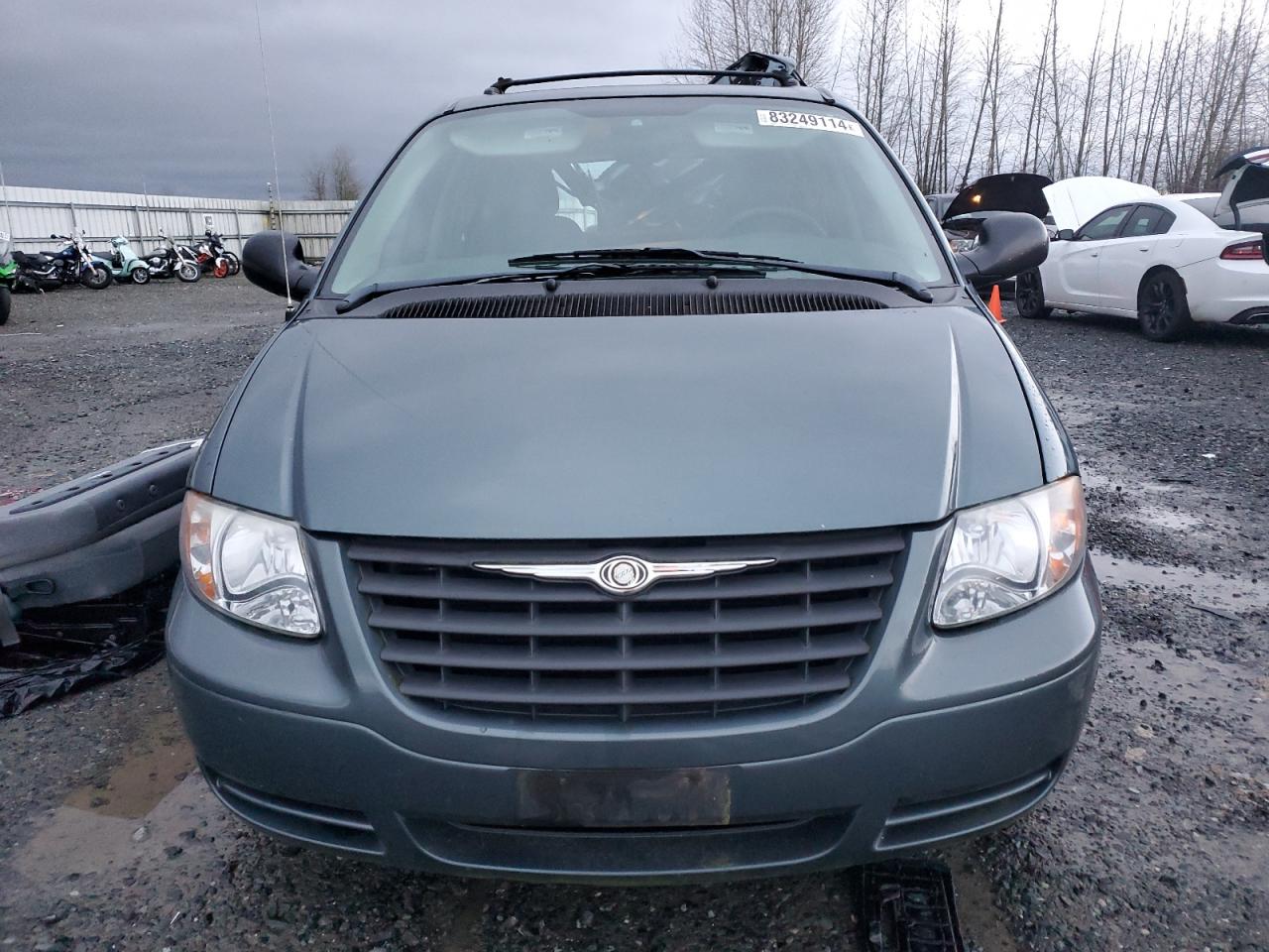 Lot #3030432459 2005 CHRYSLER TOWN & COU