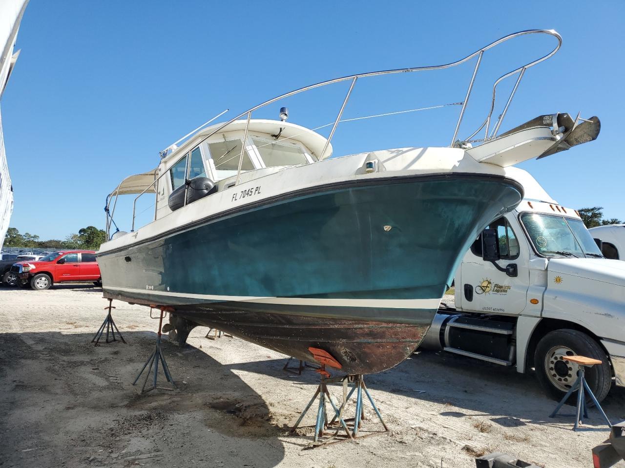 Lot #3041824413 2002 AUL BOAT