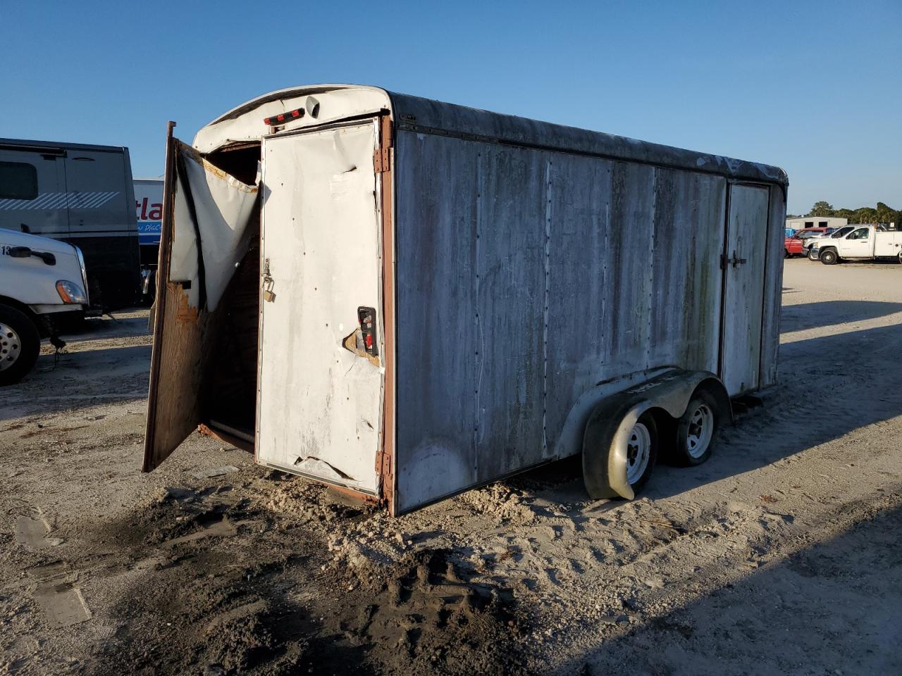 Lot #3037002768 1998 ROAD TRAILER