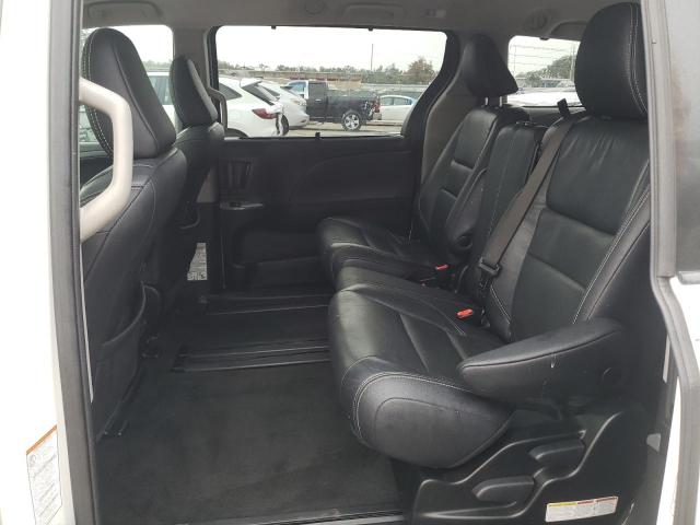 2018 TOYOTA SIENNA SE 5TDXZ3DC9JS938524